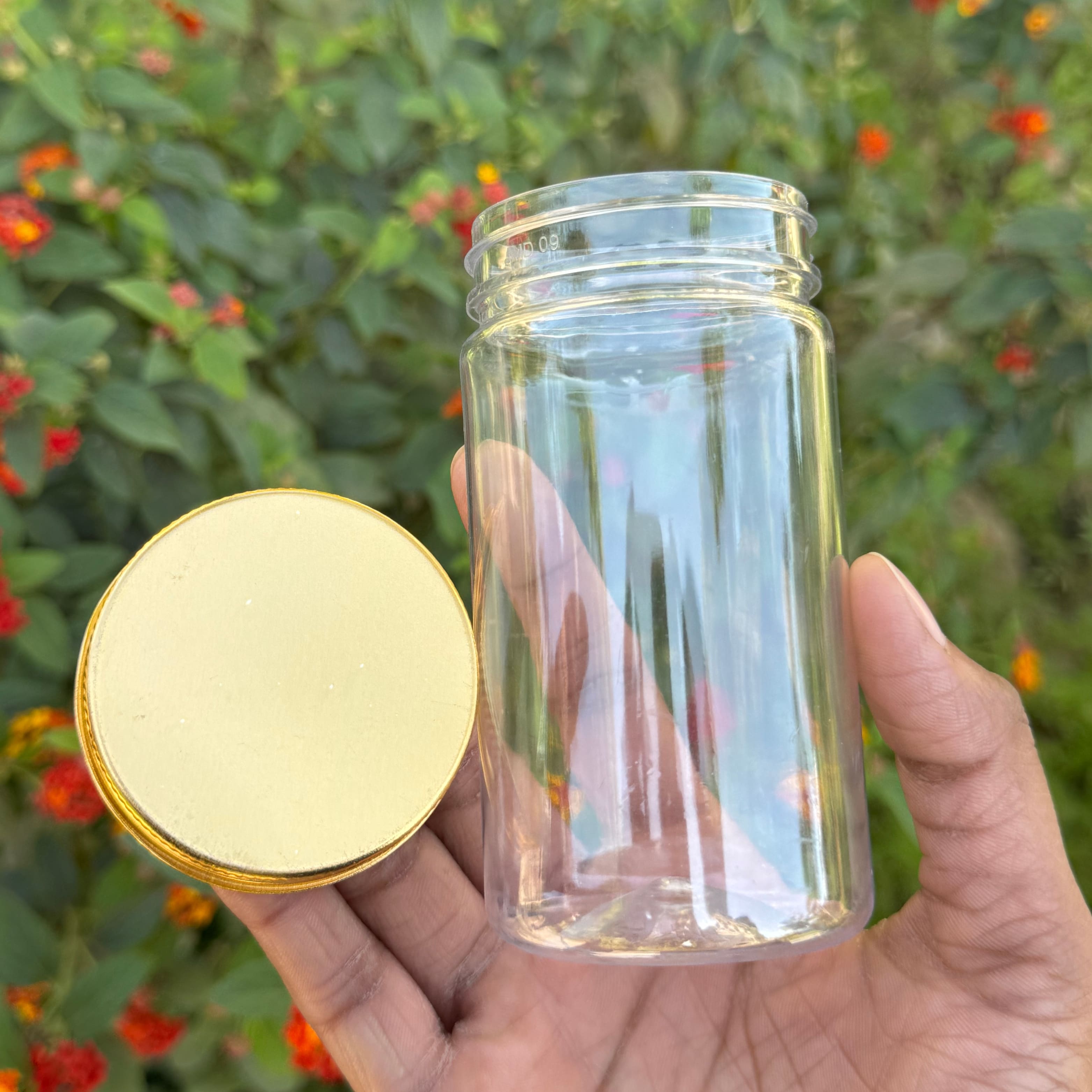 200ml Round PET Jar + 53mm Aluminium Gold Cap