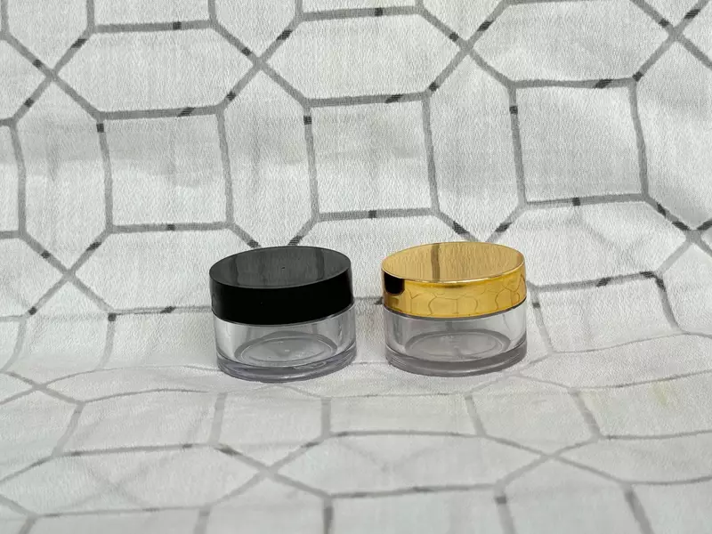 Acrylic San Jar + White Wad + Gold Cap - 5g